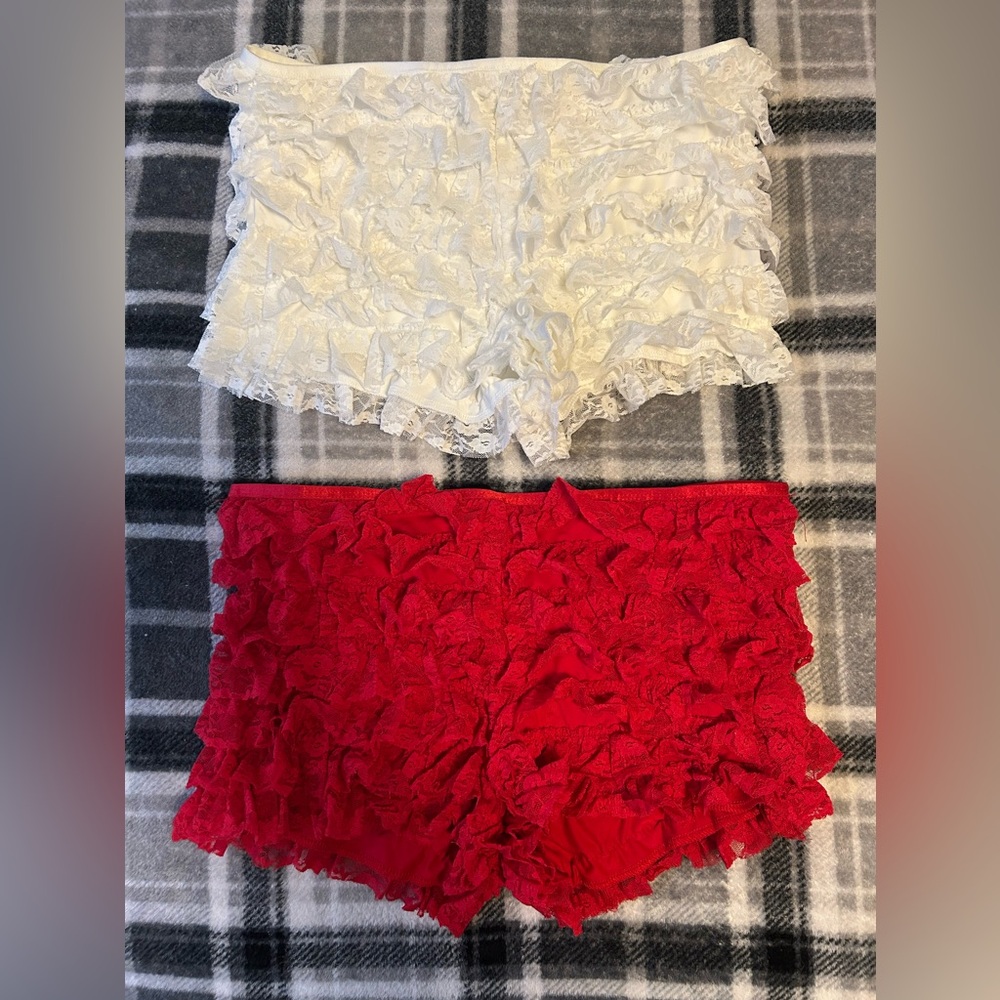 Windsor Ruffled Lace Shorts - Vibrant Red and Classic White